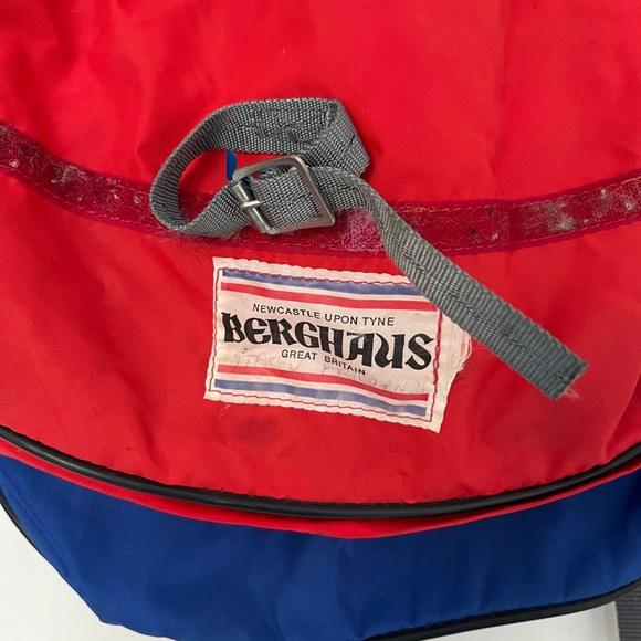 Vintage Berghaus “Newcastle Upon Tyne” Red/Blue Hiking Outdoor Light Backpack - Picture 2 of 6